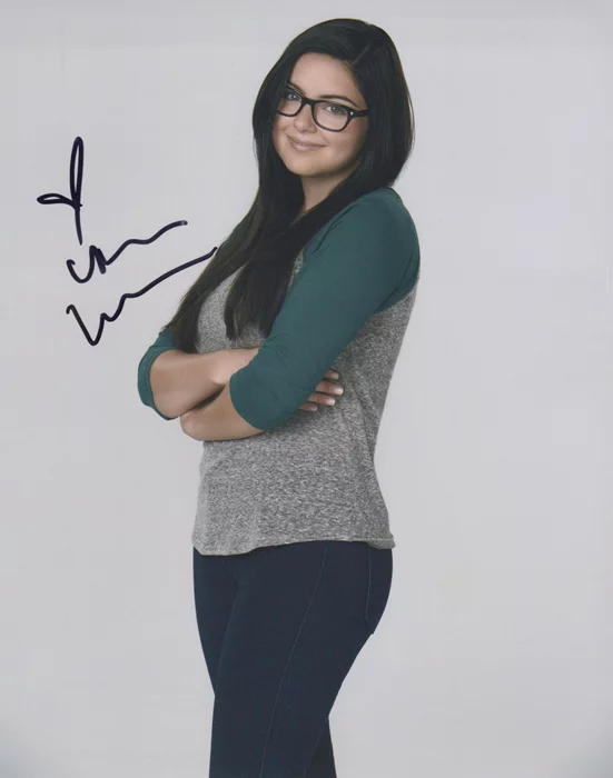 Ariel Winter autograph