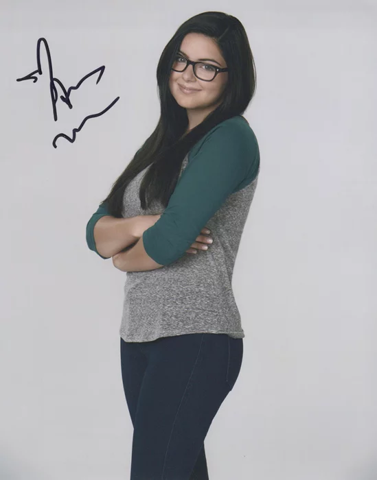 Ariel Winter autograph