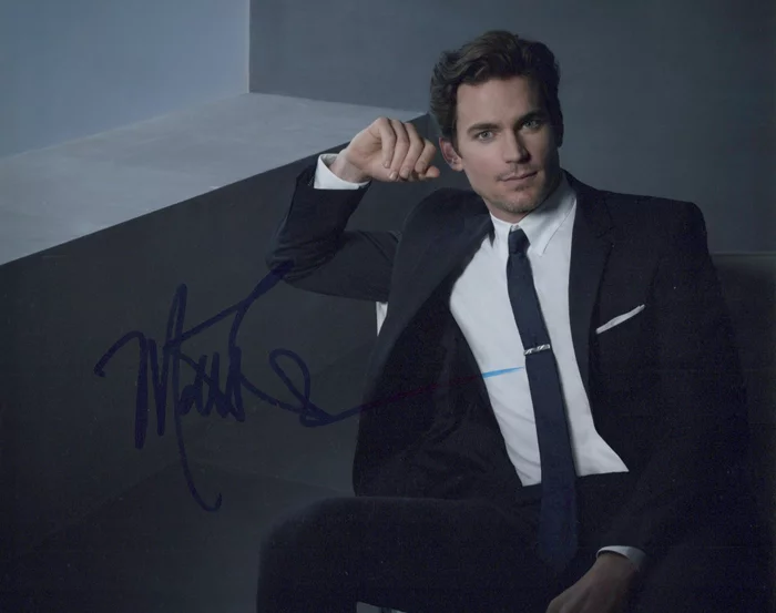 Matthew Bomer autograph