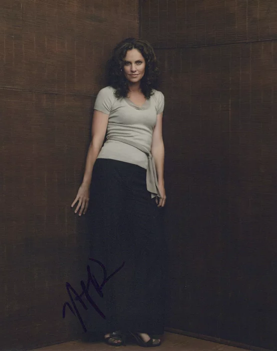 Amy Brenneman autograph