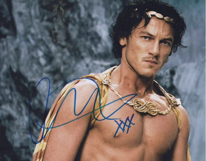 Luke  Evans autograph