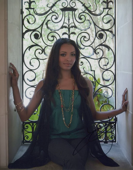 Katerina Graham autograph