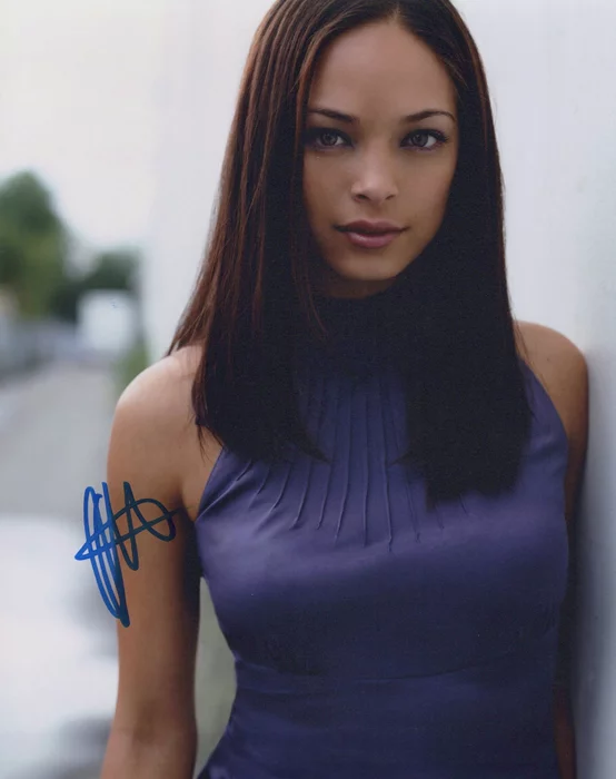 Kristin Kreuk autograph