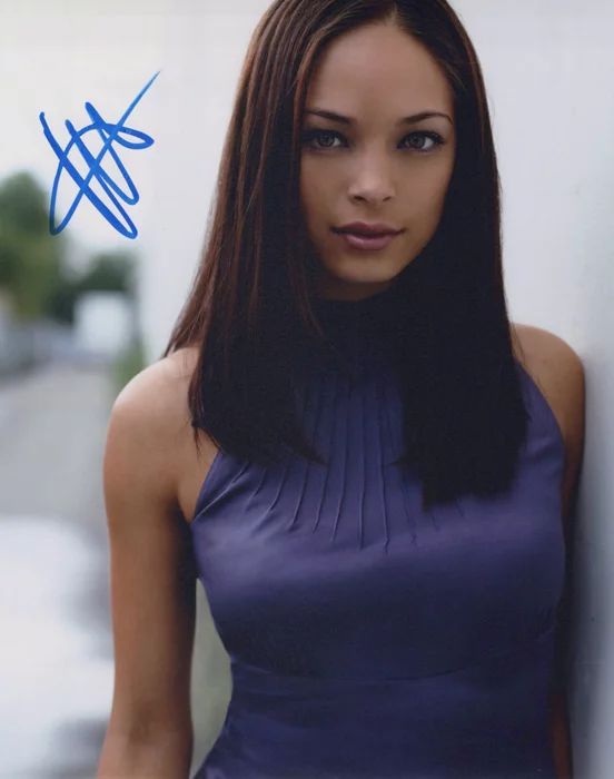Kristin Kreuk autograph