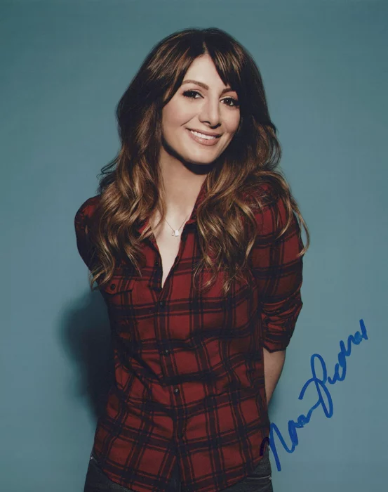 Nasim Pedrad autograph
