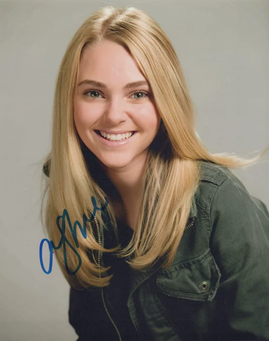 Annasophia Robb autograph