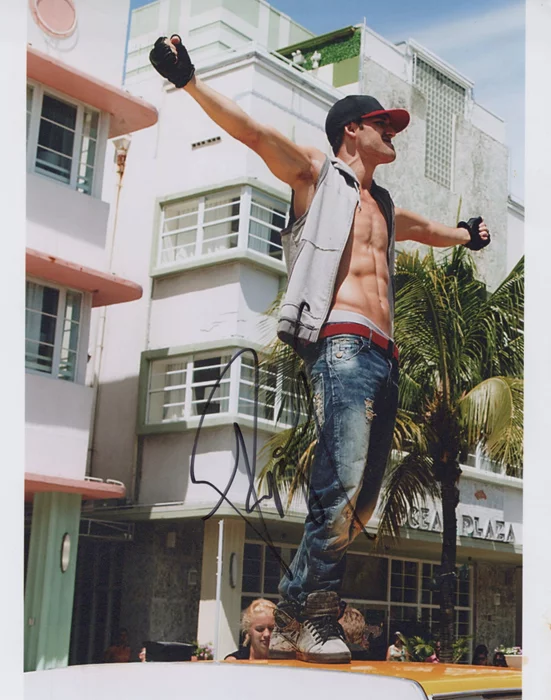 Ryan Guzman autograph