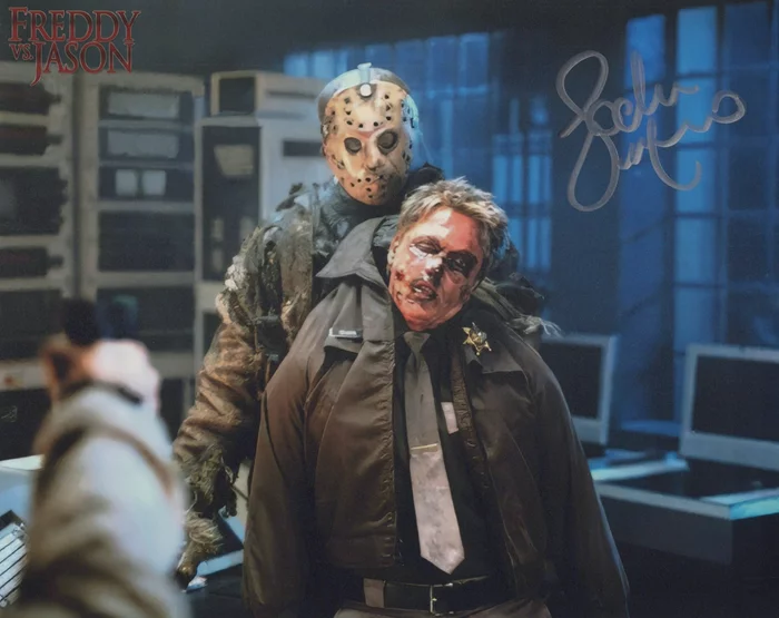 Lochlyn Munro autograph