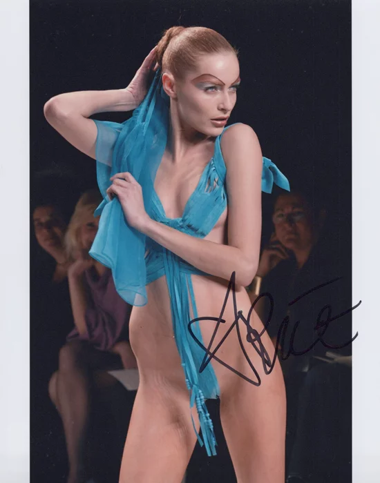 Rie Rasmussen autograph