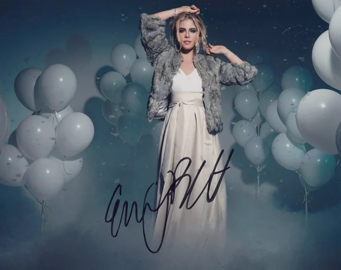 Emily Bett Rickards autograph