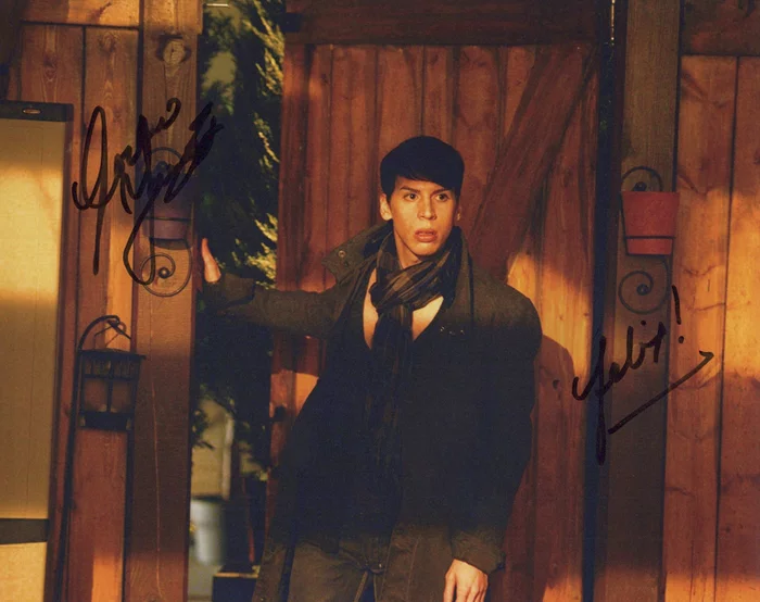 Jordan Gavaris autograph