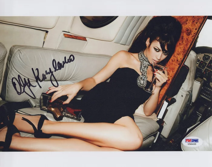 Olga Kurylenko autograph