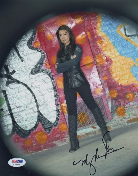 Ming-Na Wen autograph