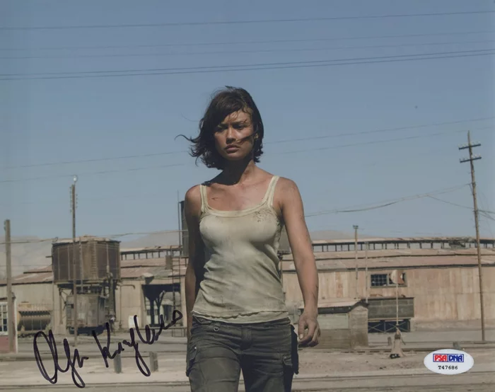 Olga Kurylenko autograph