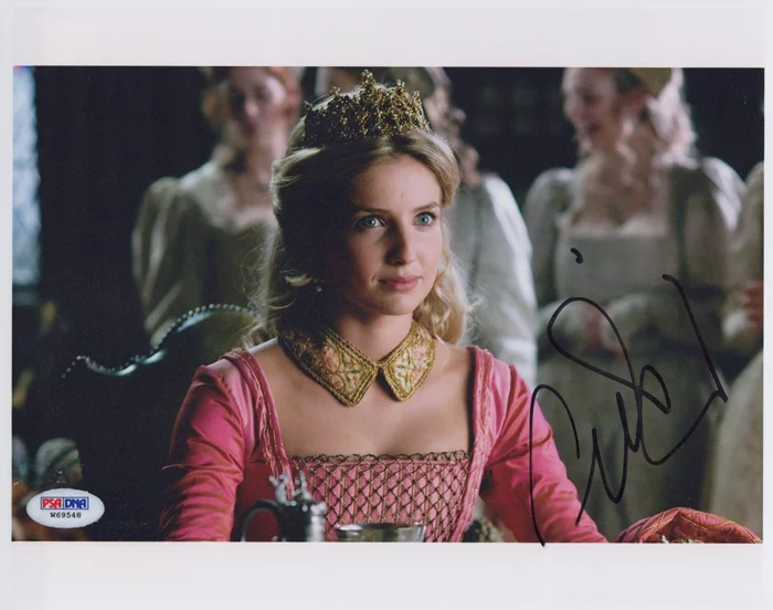 Annabelle Wallis autograph