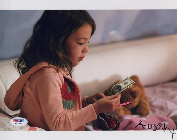 Aubrey Anderson-Emmons autograph