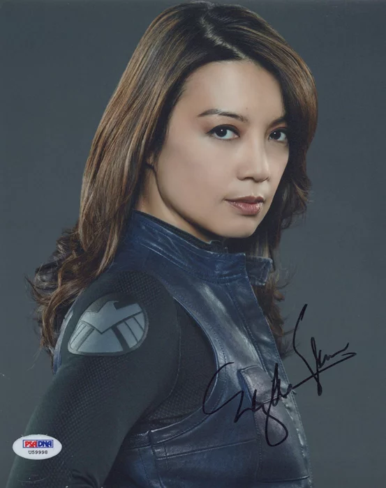 Ming-Na Wen autograph
