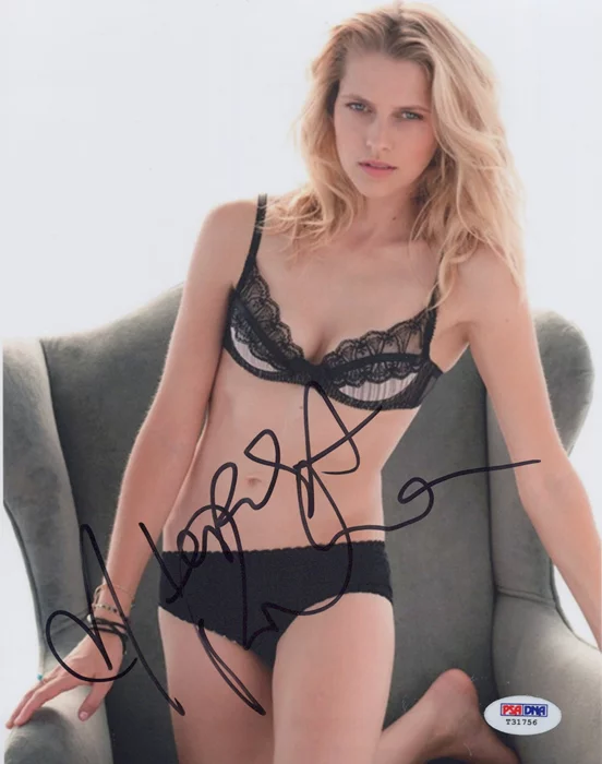 Teresa Palmer autograph