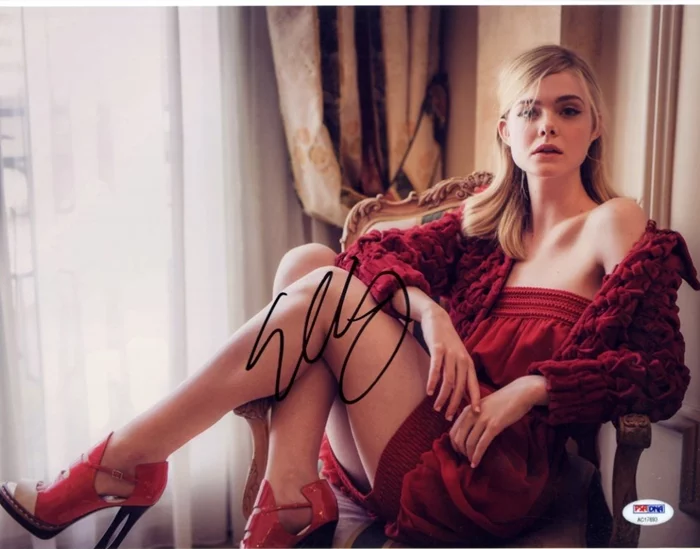 Elle Fanning autograph