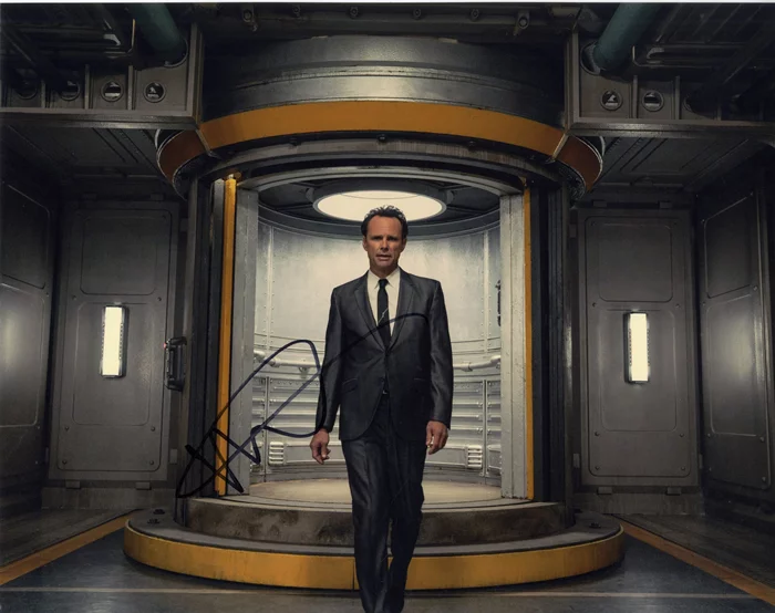 Walt Goggins autograph