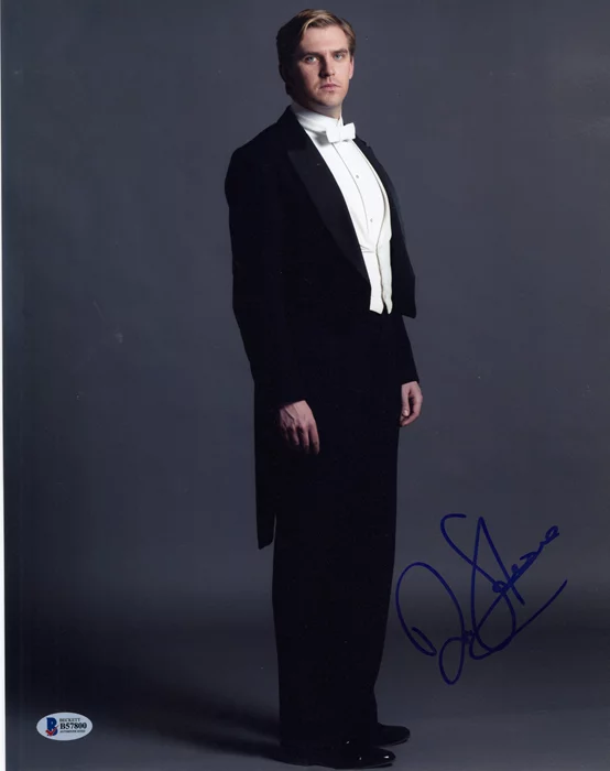 Dan Stevens autograph