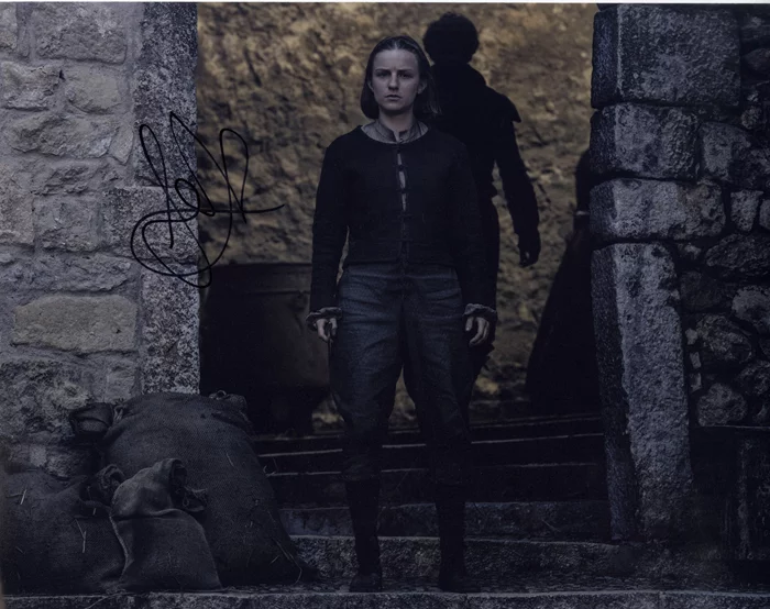 Faye Marsay autograph