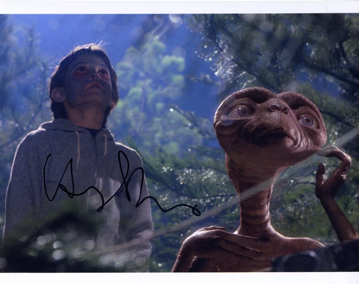 Henry Thomas autograph