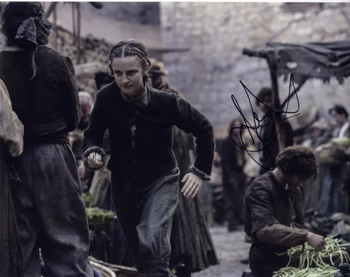 Faye Marsay autograph