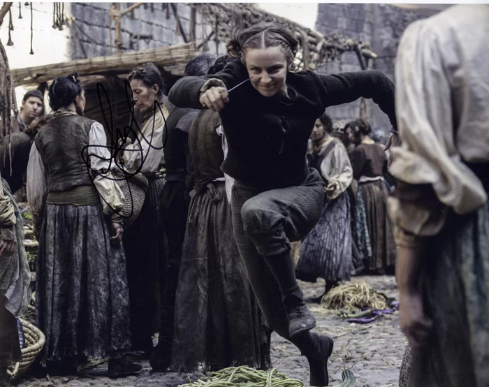 Faye Marsay autograph