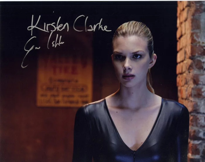 Emma Ishta autograph