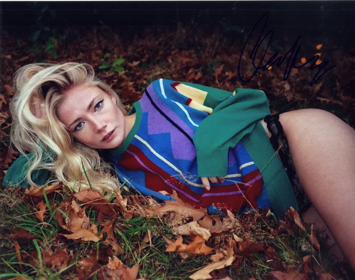 Clara Paget autograph