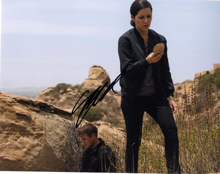 Shannon Woodward autograph