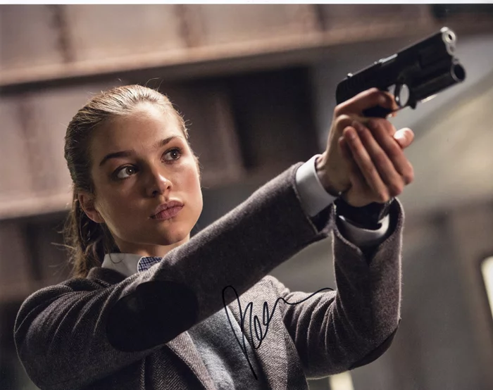 Sophie Cookson autograph