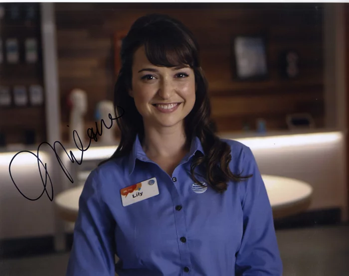 Milana Vayntrub autograph