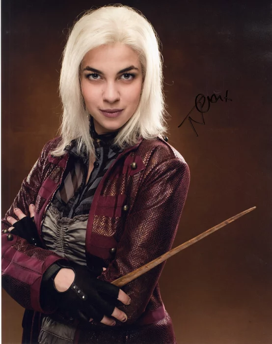Natalia Tena autograph