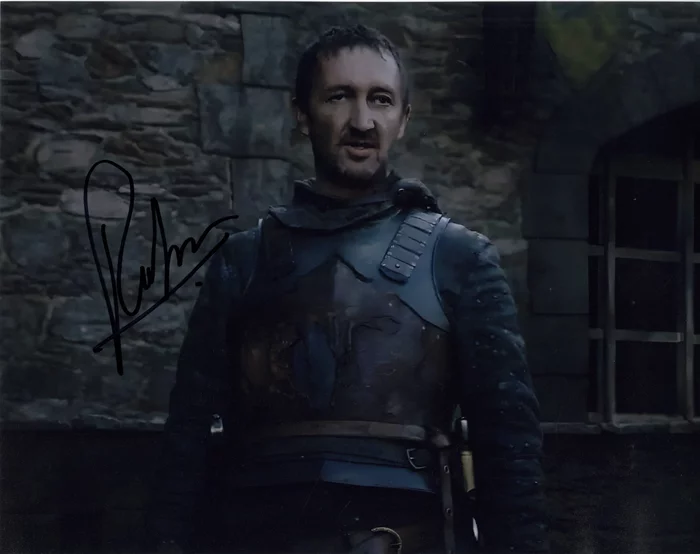 Ralph Ineson autograph