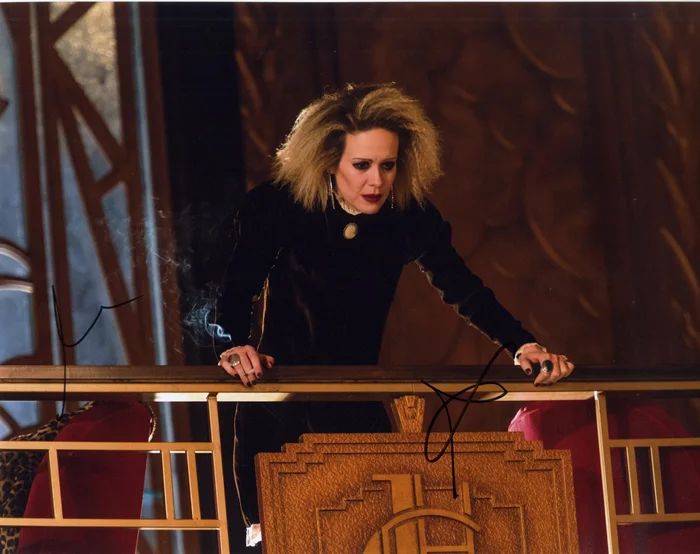 Sarah Paulson autograph