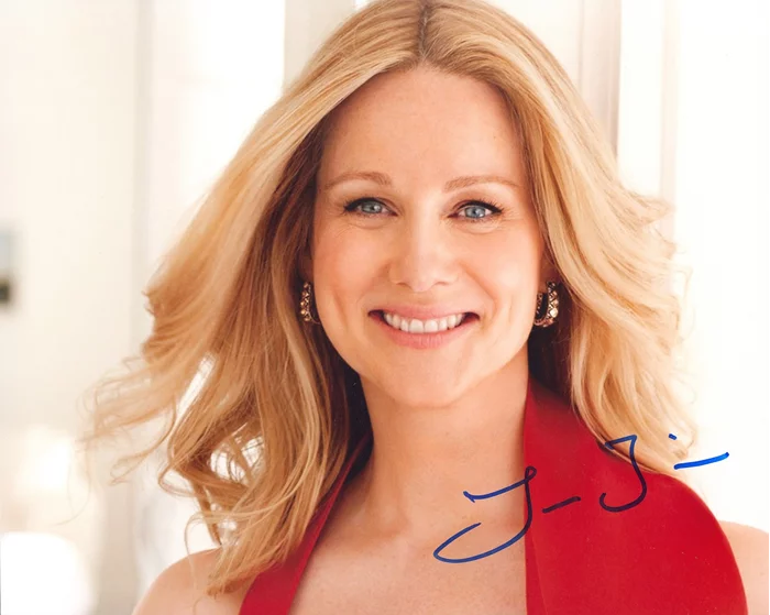 Laura Linney autograph