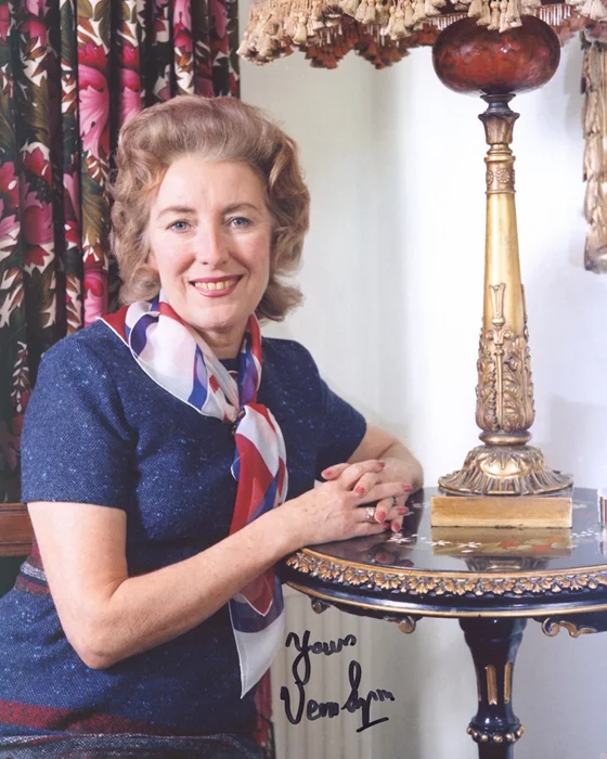 Vera Lynn autograph