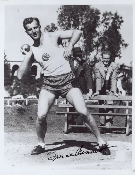 Bruce Bennett autograph