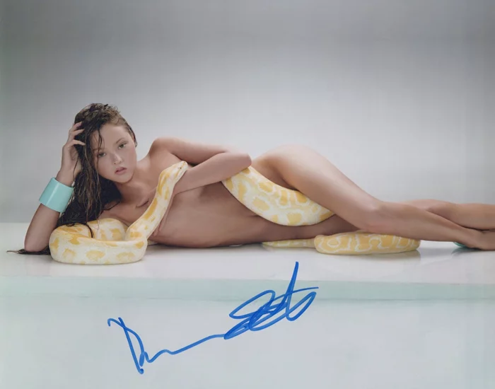 Devon Aoki autograph