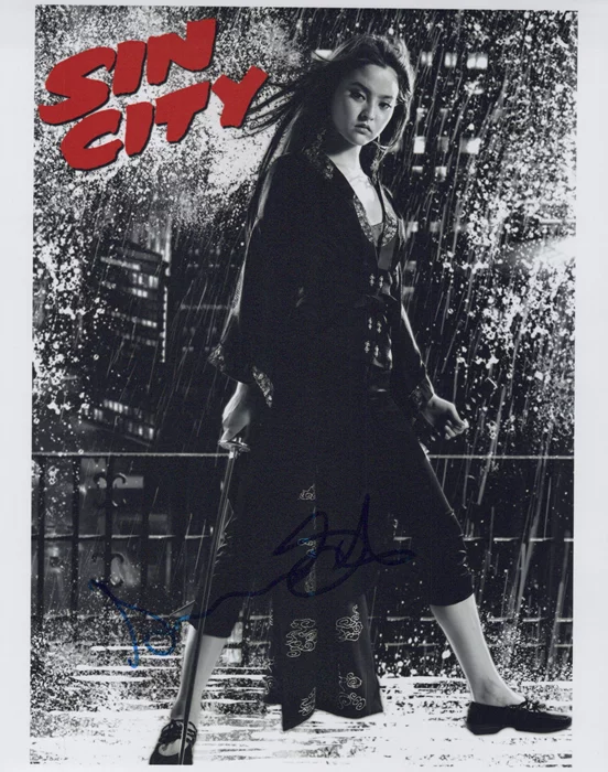 Devon Aoki autograph