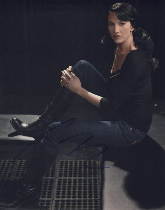 Claudia Black autograph
