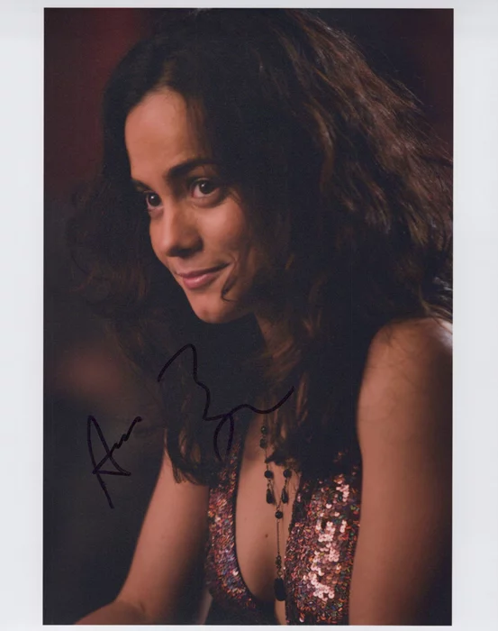 Alice Braga autograph