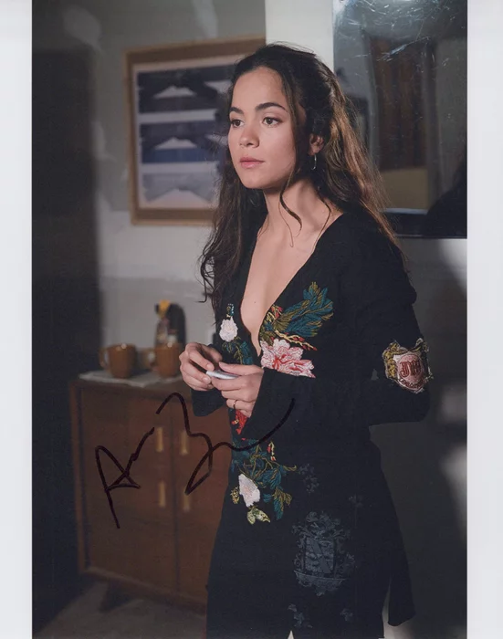 Alice Braga autograph
