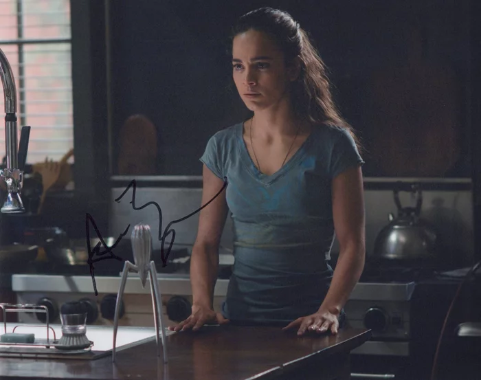 Alice Braga autograph