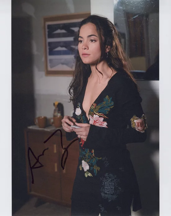 Alice Braga autograph