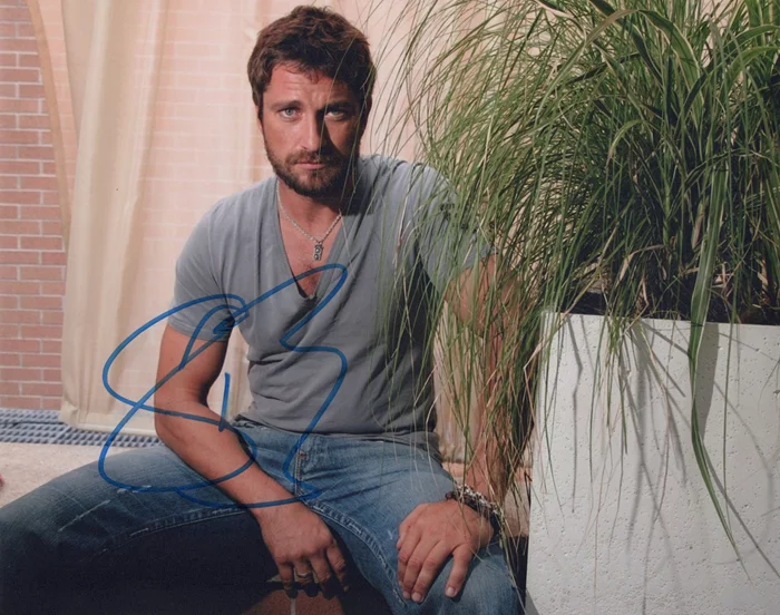 Gerard Butler autograph
