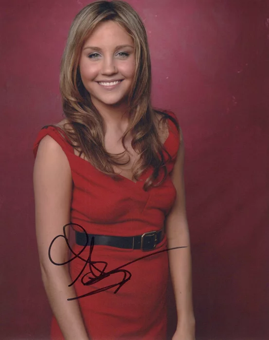 Amanda Bynes autograph
