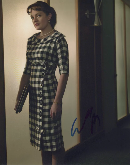 Elisabeth Moss autograph